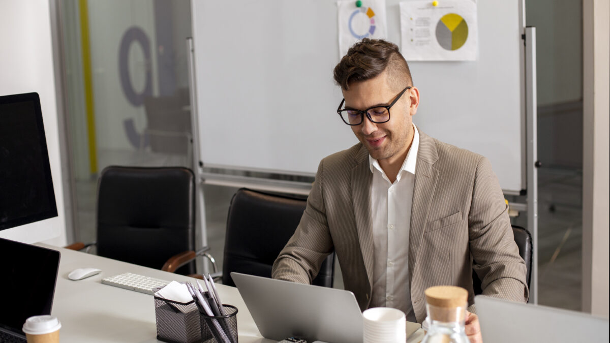 В феврале россиян ждёт сокращённая рабочая неделя