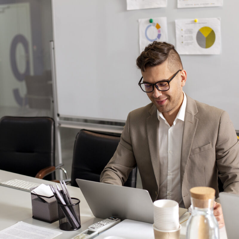 В феврале россиян ждёт сокращённая рабочая неделя