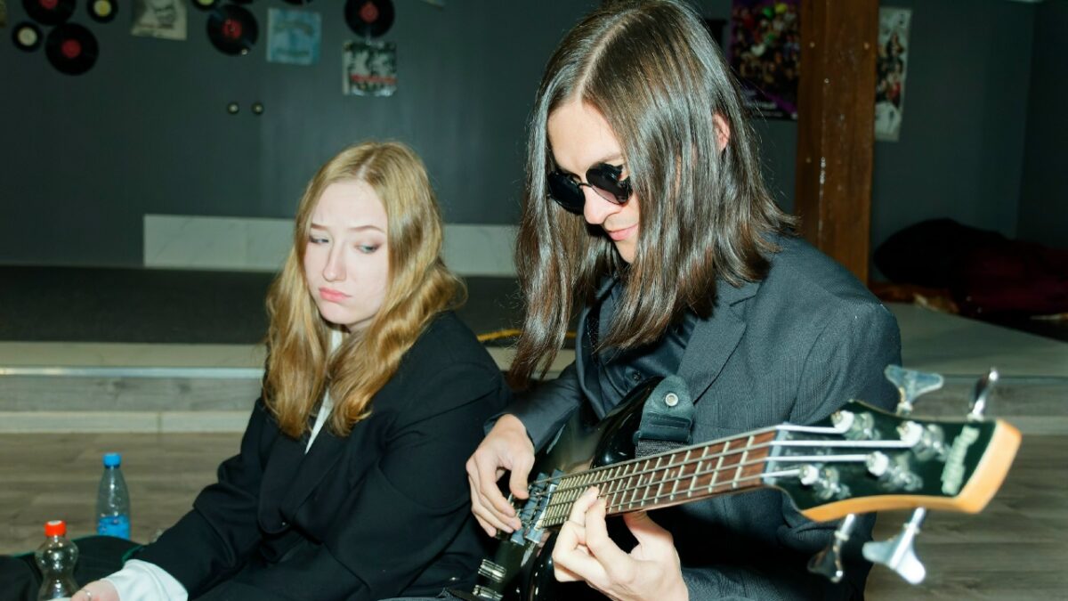 Слепой барабанщик собрал кавер-группу в Приморье