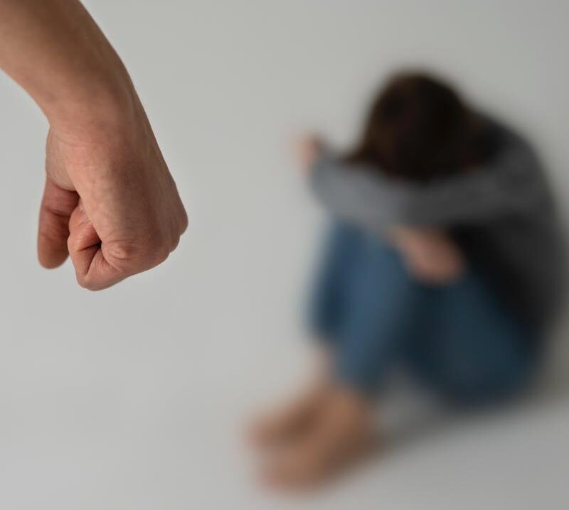 Как писать заявление в полицию о домашнем насилии и продумать план побега. Эта статья спасёт жизнь