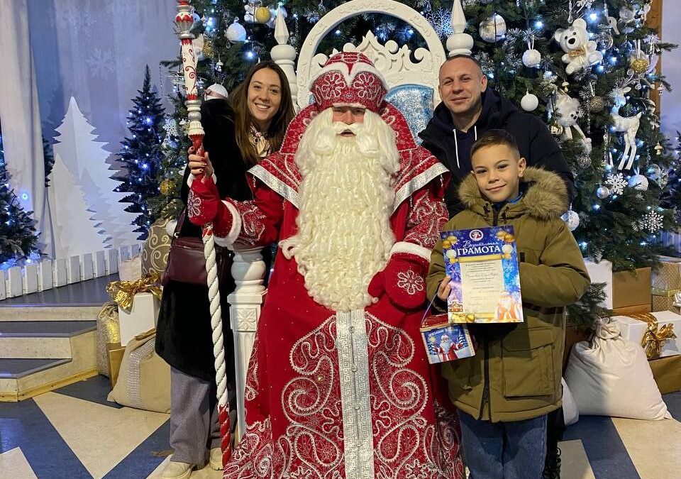 Вологодские волонтёры помогли мальчику из Донецка встретиться с Дедом Морозом