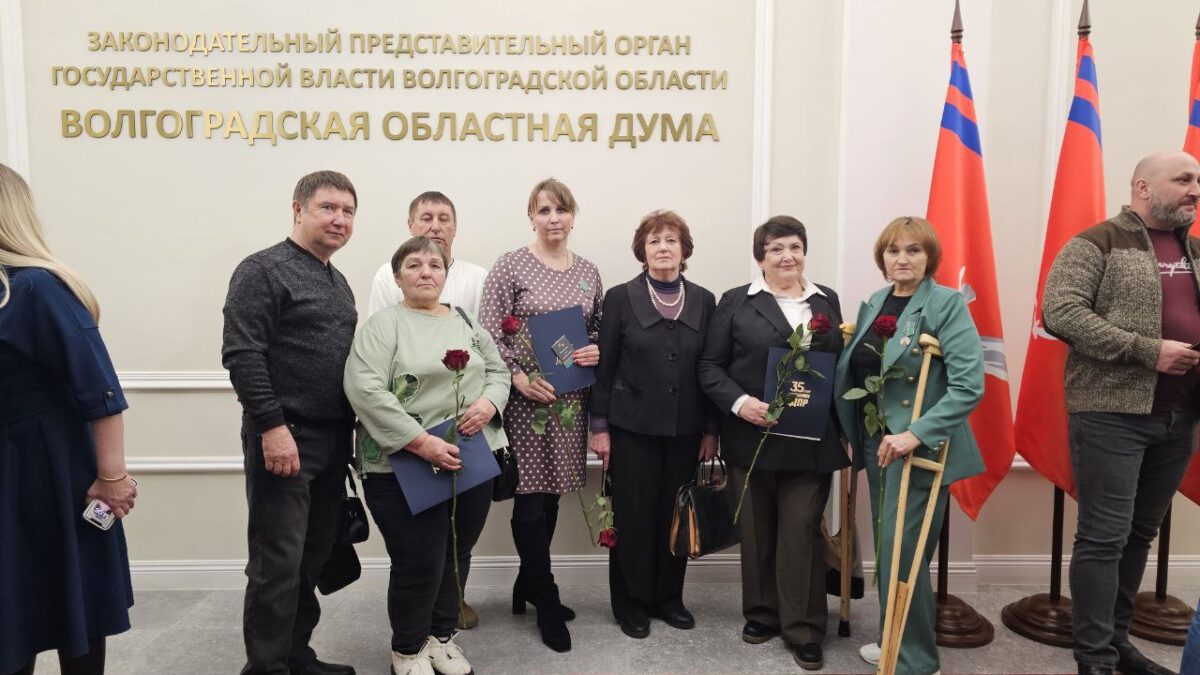Волонтерский отряд «Возрождение» наградили в Областной Думе благодарственными…