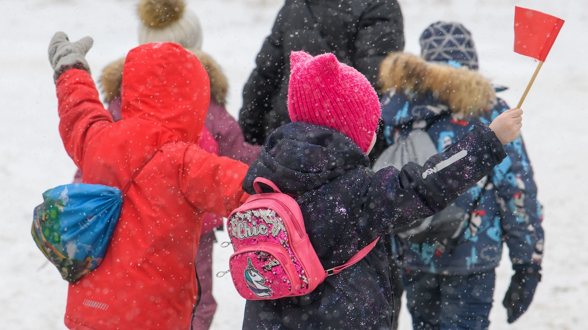 Путин поручил продлить время работы детсадов: что изменится? 