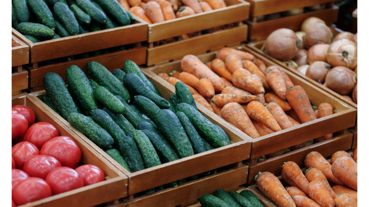 Огурцы с помидорами теперь для богатых? Почему жить в 2026 году станет дороже