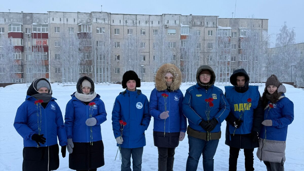 Волонтёры Победы города Сургута почтили память героев Ленинграда