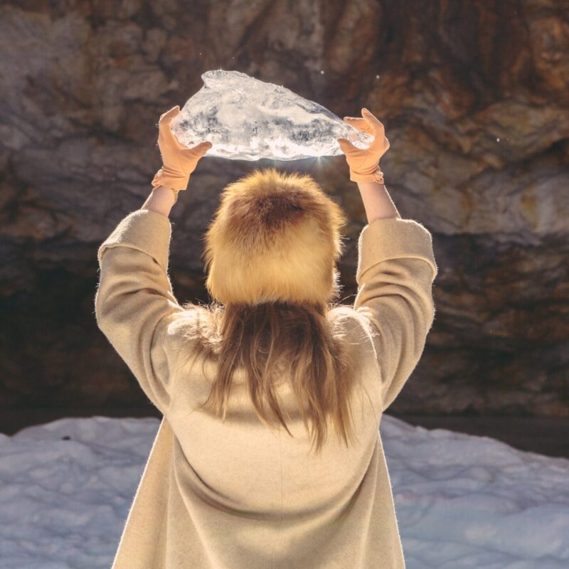 И где раки зимуют? За что могут дать по шапке? Что значат зимние фразеологизмы