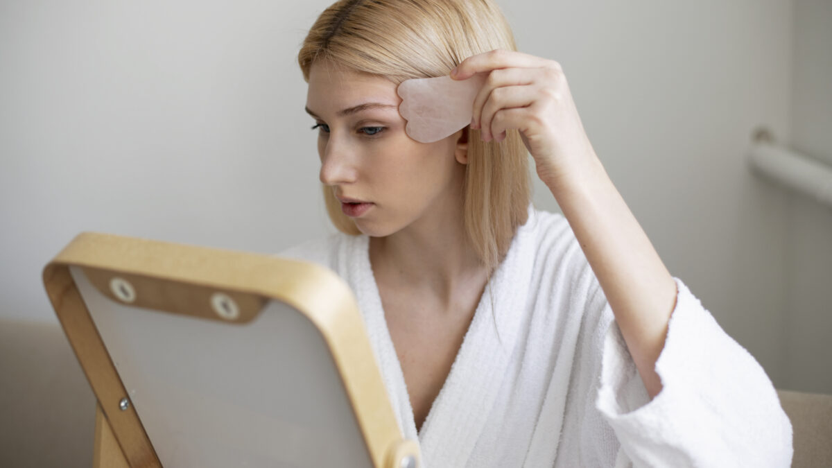 Антистресс-уход за кожей: как вернуть комфорт и сияние в период напряжения