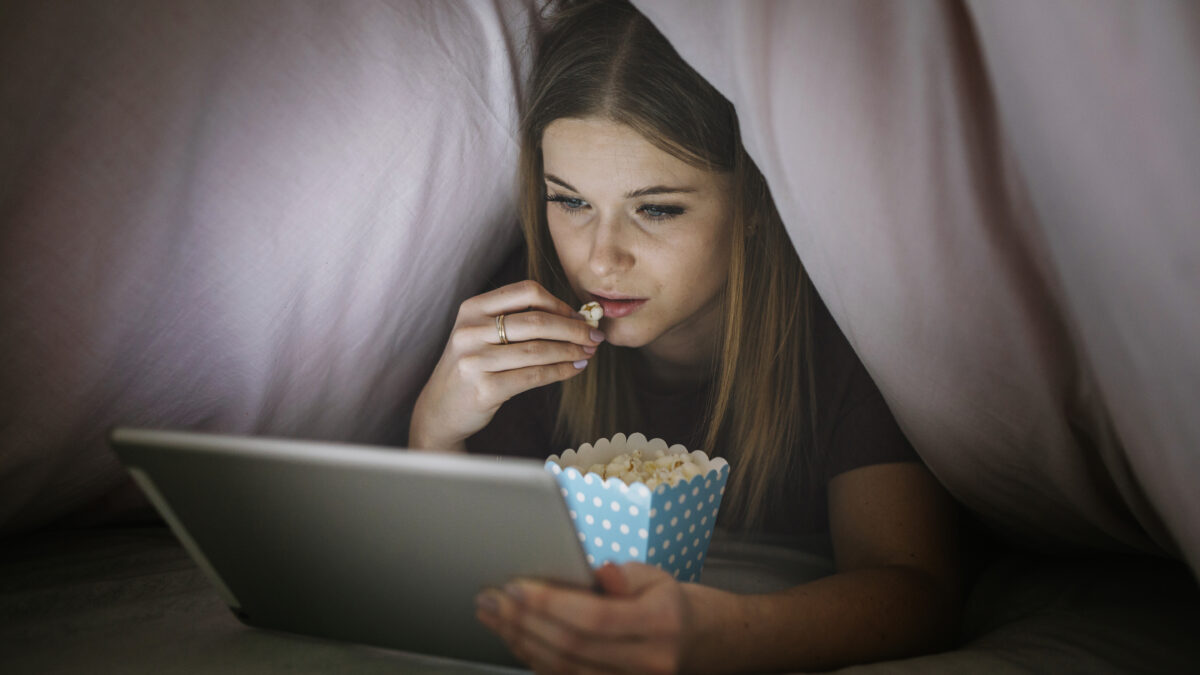 Как кино помогает справляться с эмоциями: научное объяснение