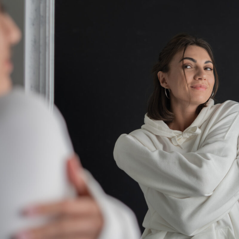 Как располагать к себе людей: правила искреннего и тёплого общения