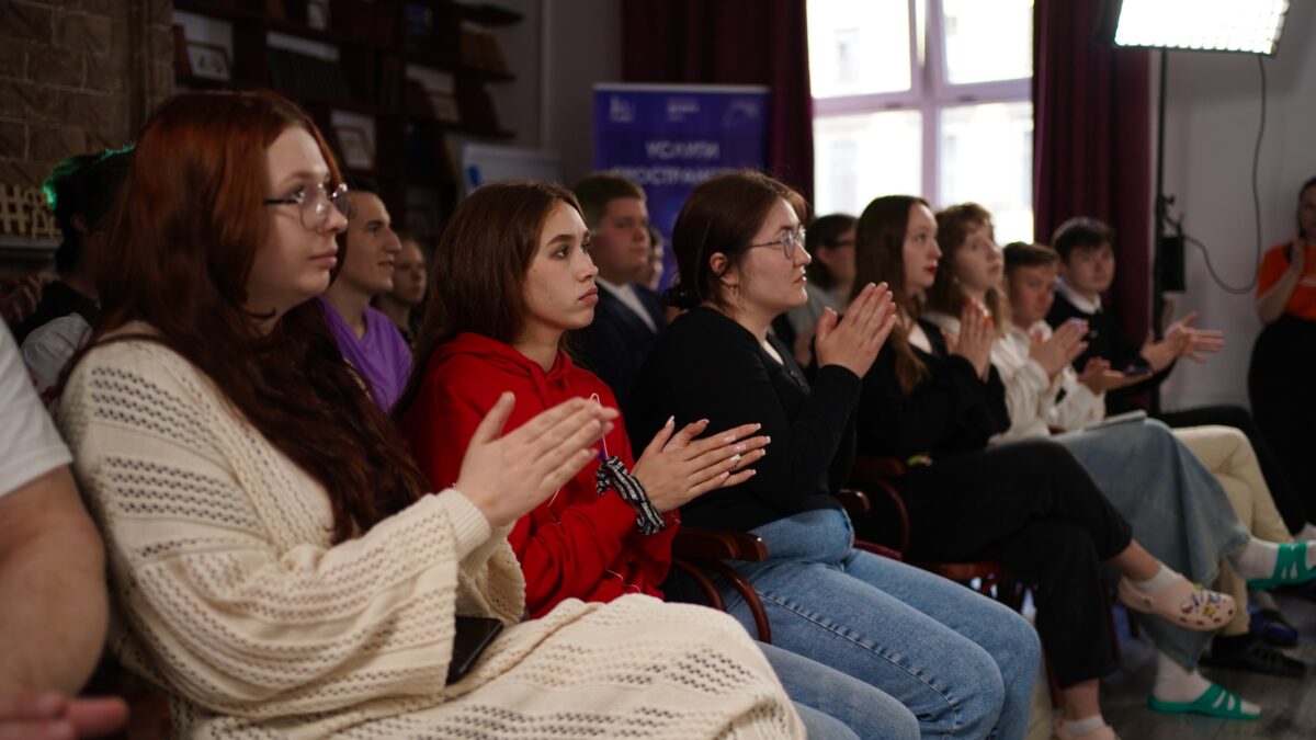 Соблюдение иерархии внутри вольера в приюте при распределении внимания