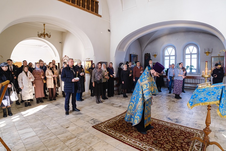 В храмах и мечетях регионов прошли богослужения о здравии участников СВО – работников…