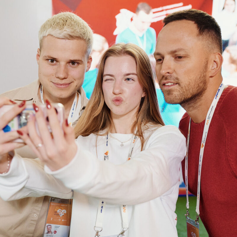 «Вы не вправе ничего от них требовать»: какие подвохи таит работа НКО с молодёжью