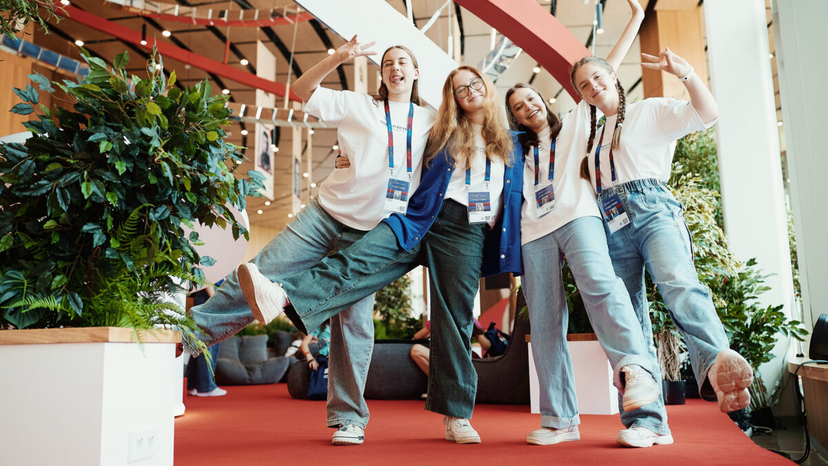 Как привлечь волонтёров с помощью чат-бота: инструкция для НКО