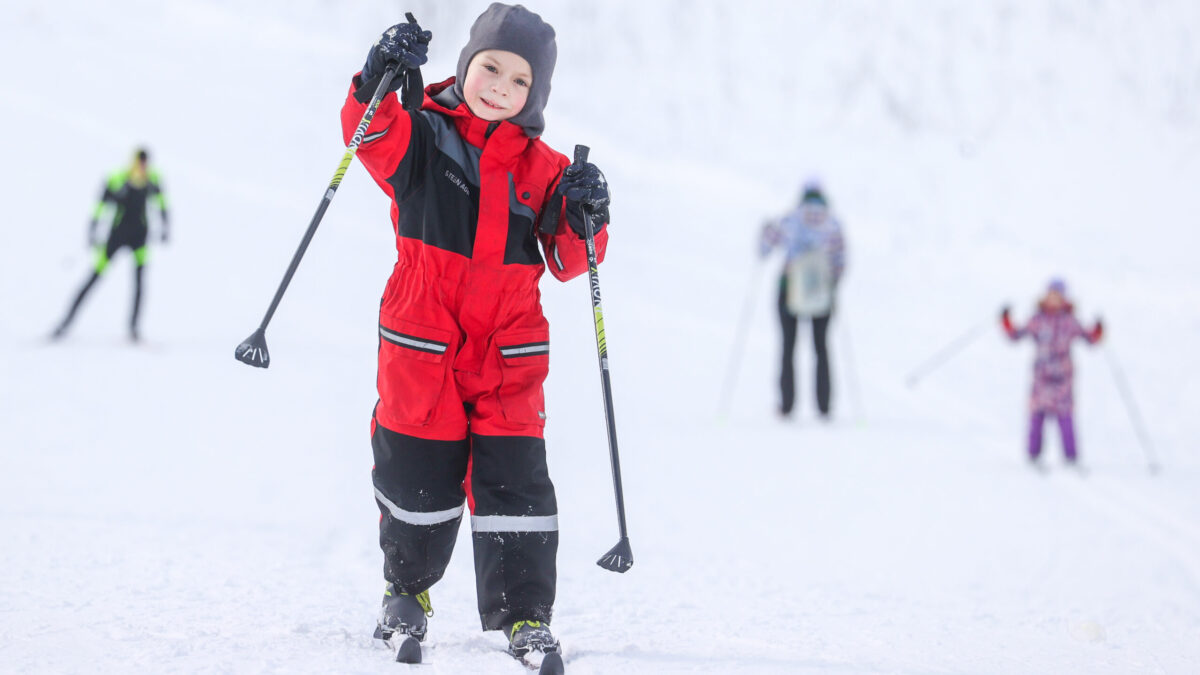 Открыт набор волонтёров на «Лыжню России»-2026. 20 вакансий для добровольцев в разных регионах
