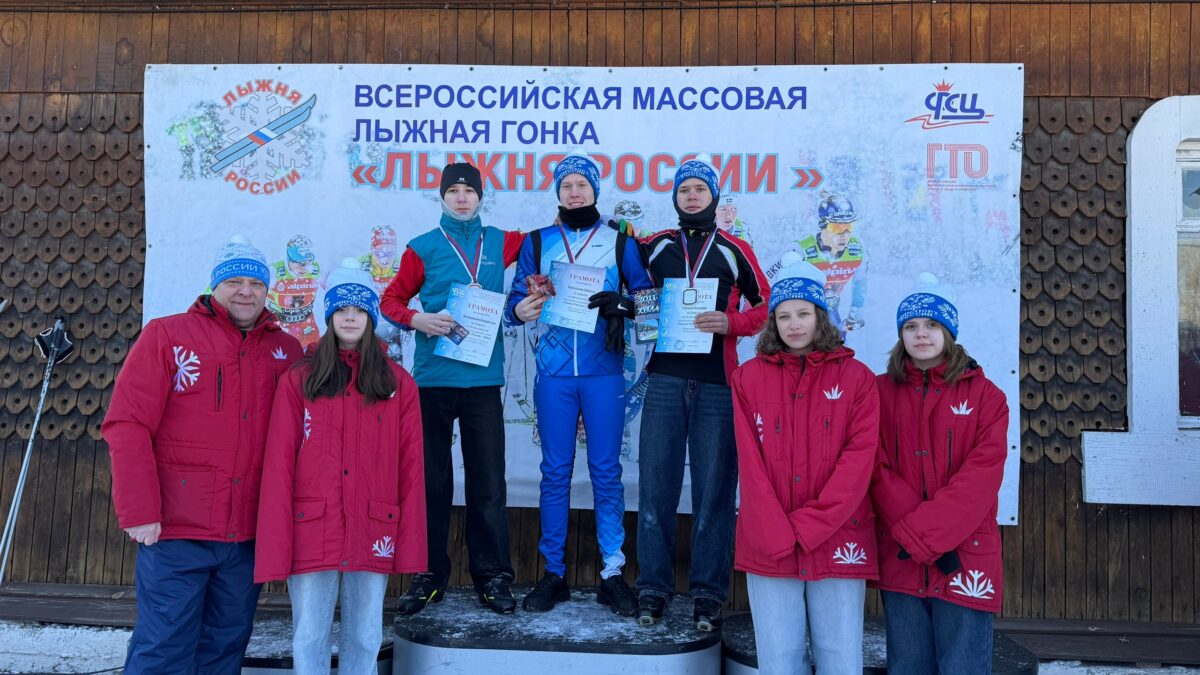 Активисты штаба «Красволонтер» помогали провести Всероссийскую массовую лыжную гонку