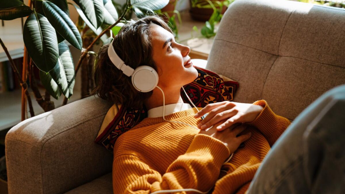 На связи! Всё, что вы хотели знать о Всемирном дне радио