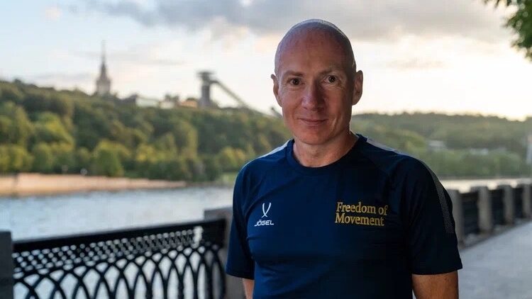 Стиль руководителя НКО: как одежда влияет на имидж сектора