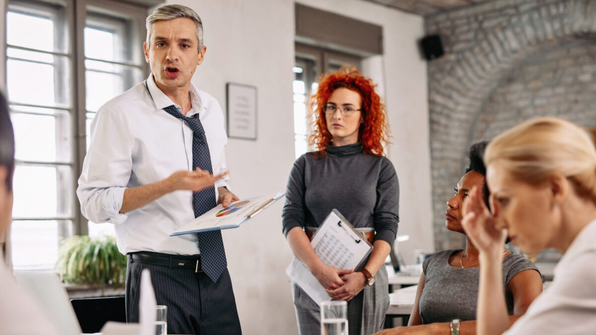 Как решать конфликты в коллективе? Ошибки и решения