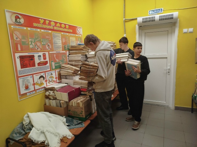 «Луч тепла» против килограммов бумаги: как волонтёры стали главной помощью при переезде архива.