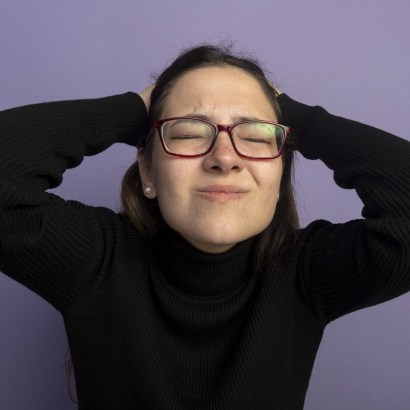 Он не балуется и не кривляется! Что такое синдром Туретта и как поддержать ребёнка с этим диагнозом