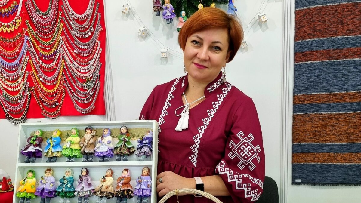 В память о Чувашии: рукодельница создаёт деревянные изделия и кукол с национальным колоритом