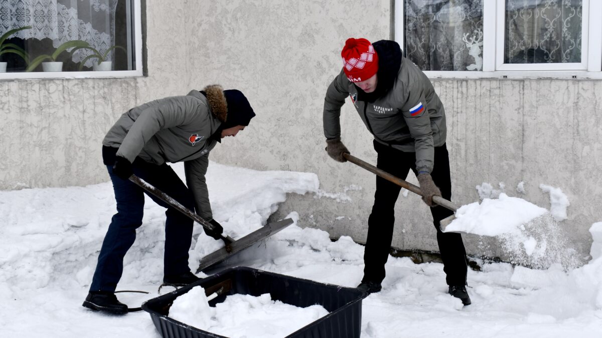 Внимание к семьям героев: Молодёжка Народного фронта помогла в быту супруге участника СВО