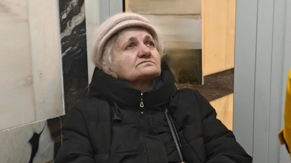 «Страшно подумать, где бы ночевала бабушка»: журналисты помогли пенсионерке, оставшейся без жилья