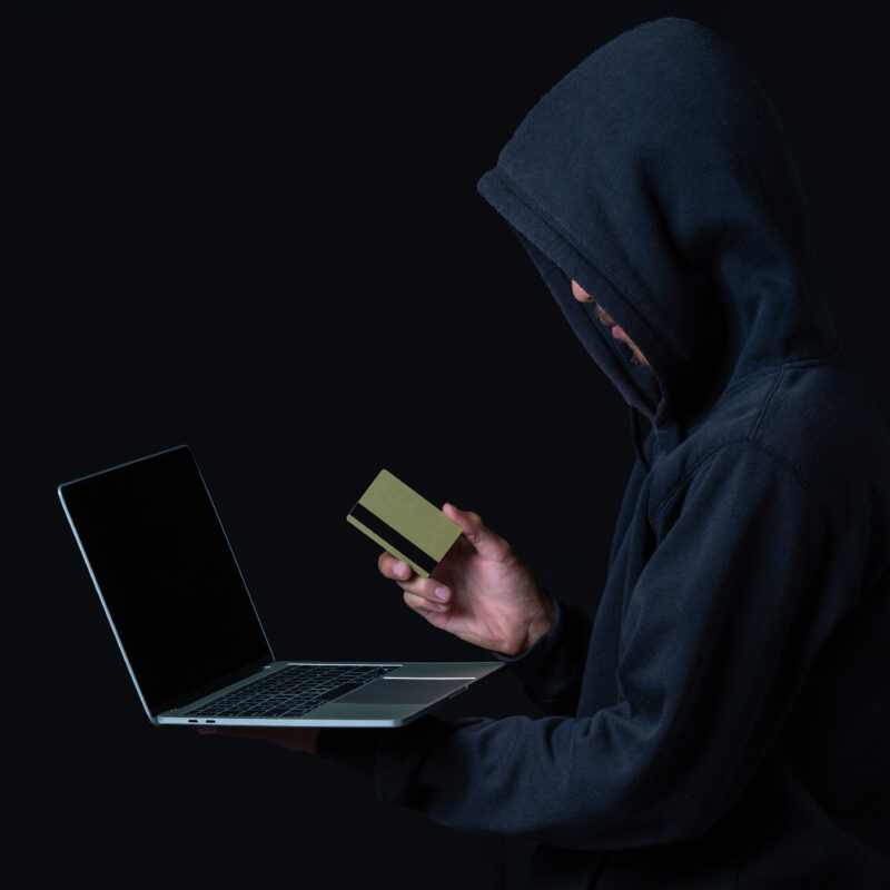 Мошенники стали использовать смартфоны россиян как собственные банковские счета 