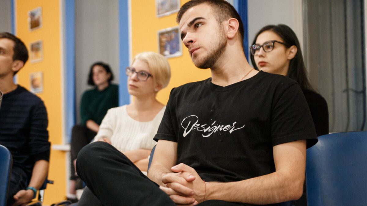 Участие в волонтерских программах по восстановлению усадебных парков для концертов