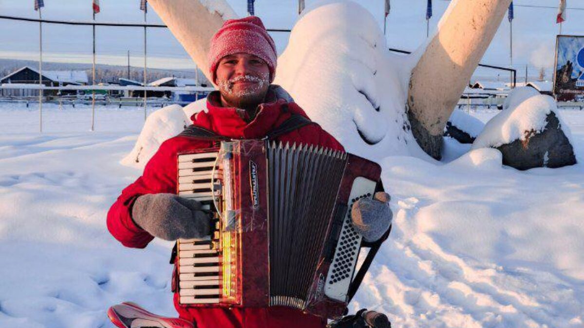 «Каждый день умываюсь снегом»: велопутешественник из Сибири посетил самые холодные места страны