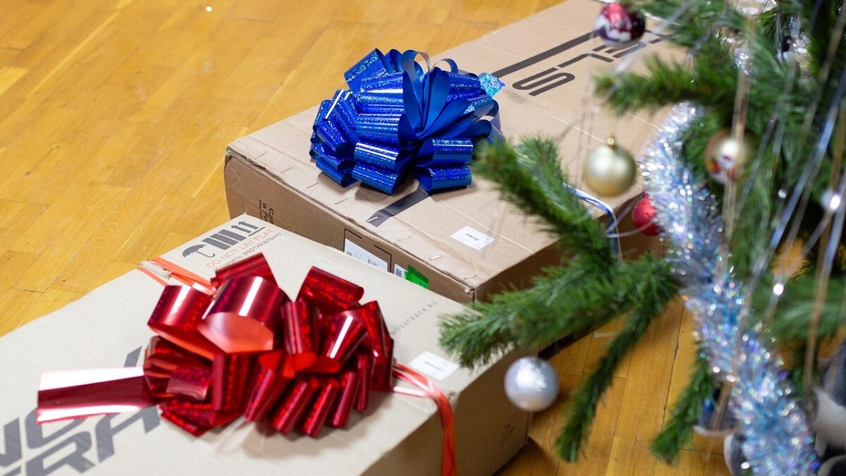 На «санях Деда Мороза»: как волонтеры из петербургского ЛЭТИ помогают воспитанникам удаленных…