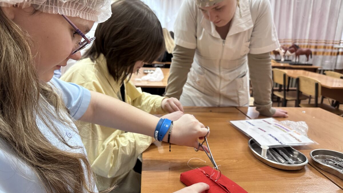 Школьники Алтайского края посетили экскурсию в мир ветеринарии