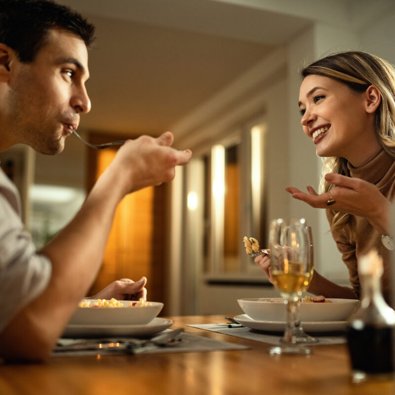 Идеальный ужин при свечах на 14 февраля: как создать атмосферу и меню – от закуски до десерта