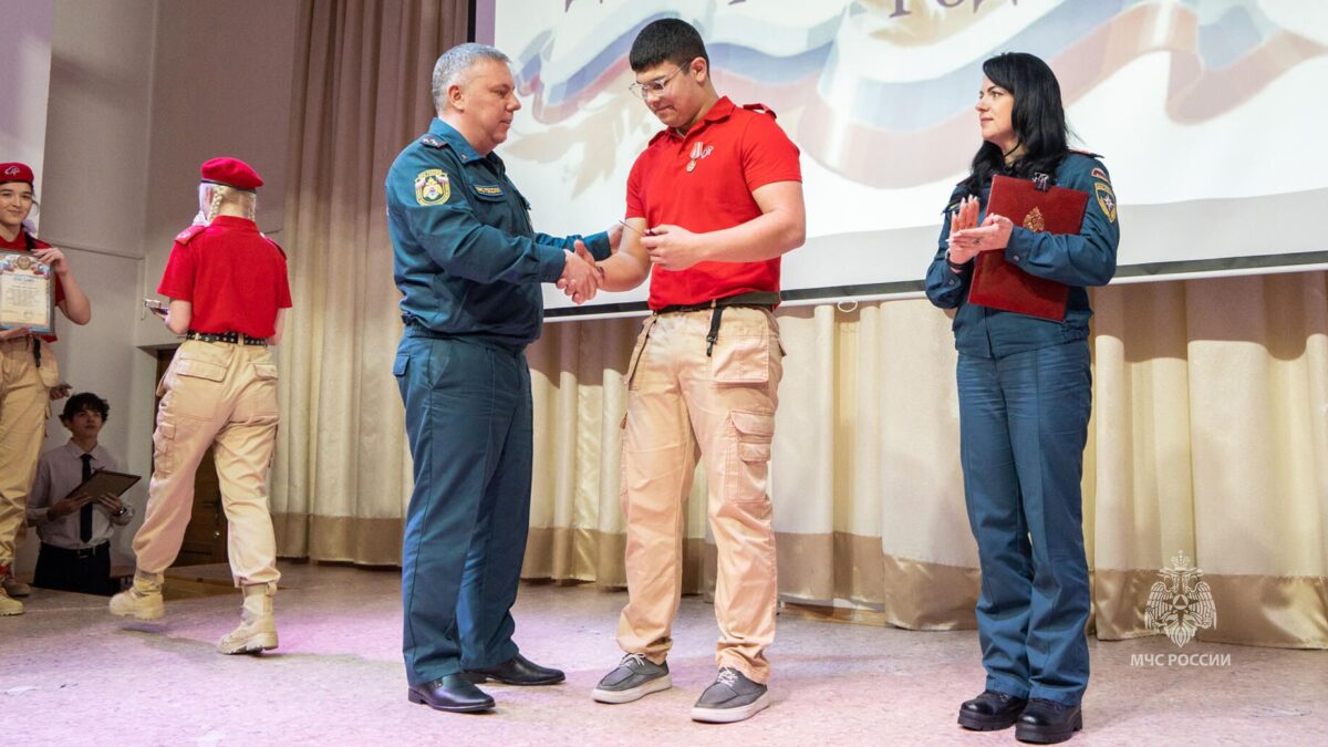 Не мог делить с бабушкой маленькую форточку: подросток вынес родных из огня, но не избежал трагедии