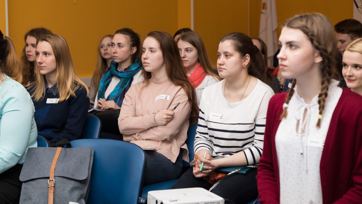 Помощь в оцифровке архивов репрессированных деятелей культуры