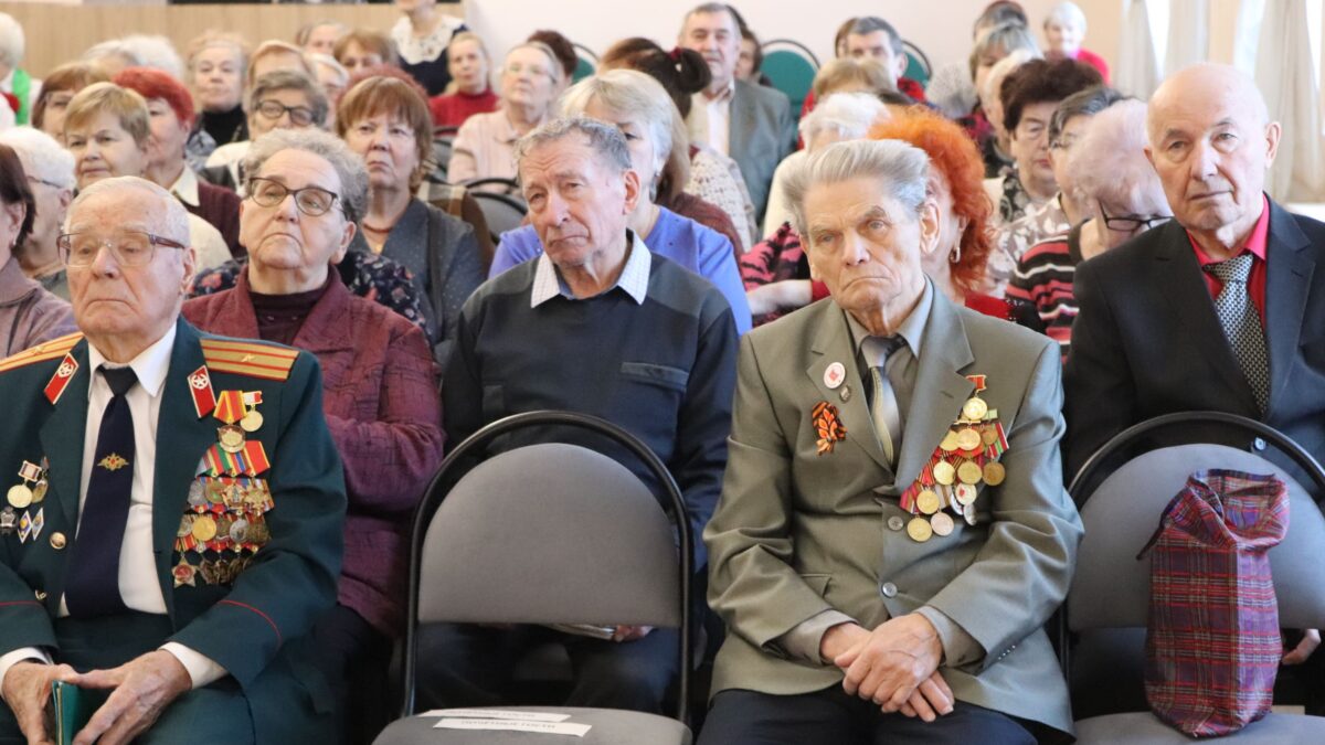 Диалог поколений в «Заботе»: от блокадника до цифровых волонтеров