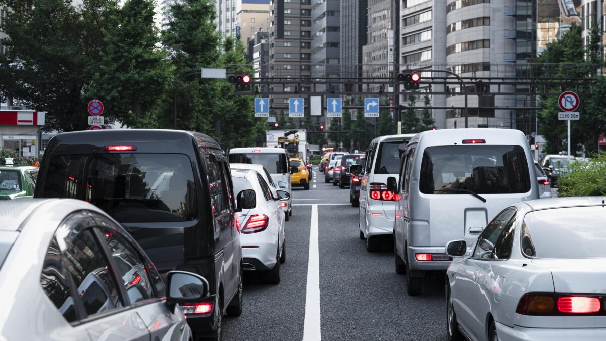 9 баллов и 2 часа с работы до дома! Почему образуются пробки и что с этим делать – отвечают учёные