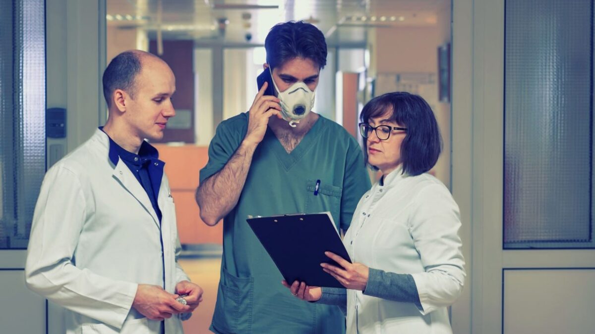 Более 73 тысяч человек воспользовались помощью чат-бота «Просвет» от программы «Онконавигатор»,…