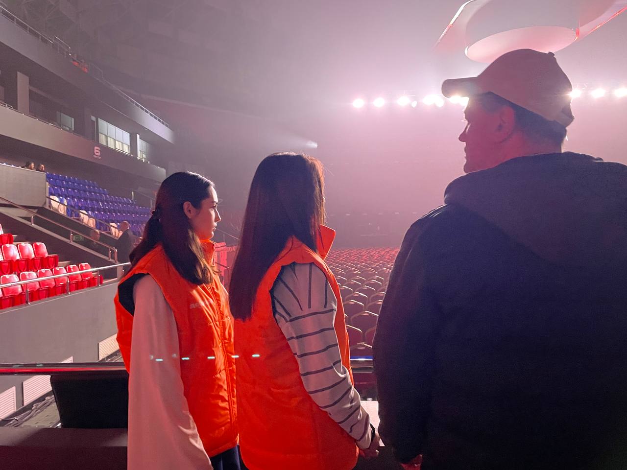 Как это — встретить три концерта подряд и увидеть легенд на сцене? Спросите волонтеров!