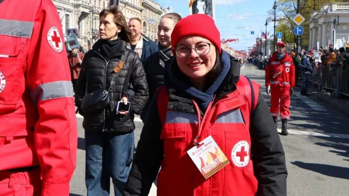 «Плакала после каждого звонка»: исповедь психолога-волонтёра Красного Креста