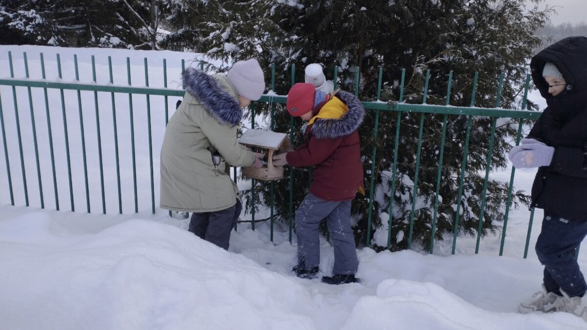 «Помоги пернатому» — акция, спасающая птиц.