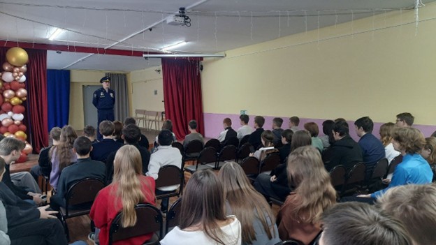 Уроки настоящего мужества: Участник СВО встретился со школьниками Дзержинска