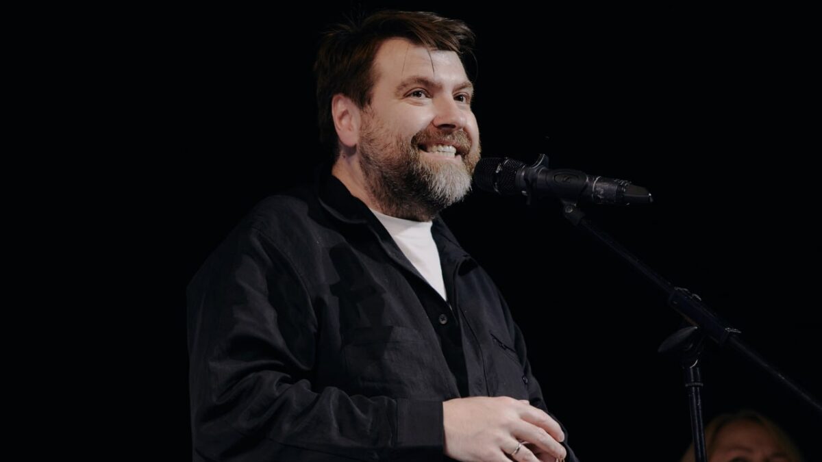 «Урони игрушку»: секрет вирусного ролика для фонда «Гордей»