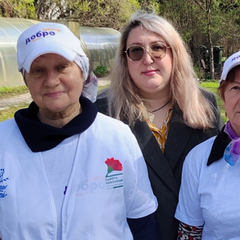 Серебряные волонтёры в Омске помогают подросткам и мигрантам