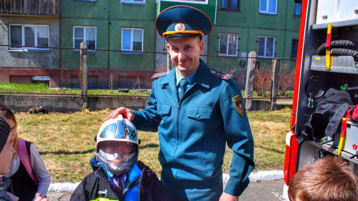 «И верьте в чудо»: наставник года-2025, обучающий пожарных, рассказал о своём пути