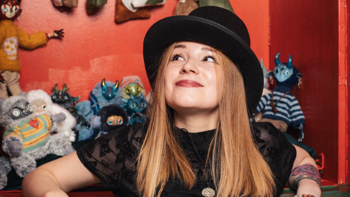 «Родные твердили, что умру под забором в нищете»: иркутянка создаёт магических кукол с духом Байкала