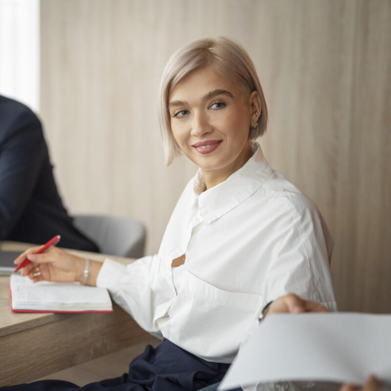 «Сектор плохо одетых женщин» – правда или миф? Как стиль руководителя НКО влияет на имидж фонда