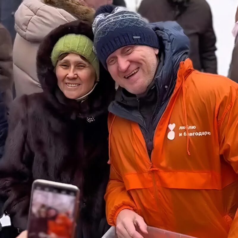 Артист «Уральских пельменей» Андрей Рожков накормил малоимущих в Екатеринбурге