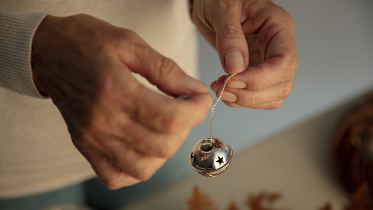 «Меня так бабушка учила»: Почему ритуалы, обереги и заговоры не работают – объяснил психолог