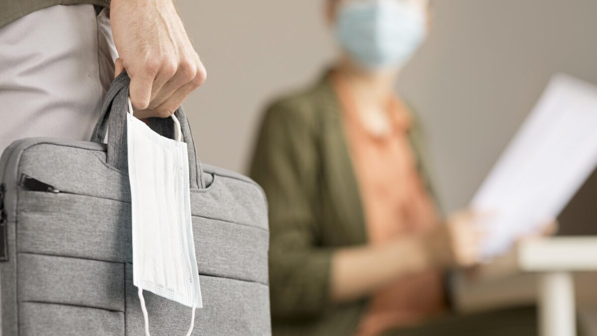 Больничный после увольнения могут не выплатить? Правила, риски, штрафы